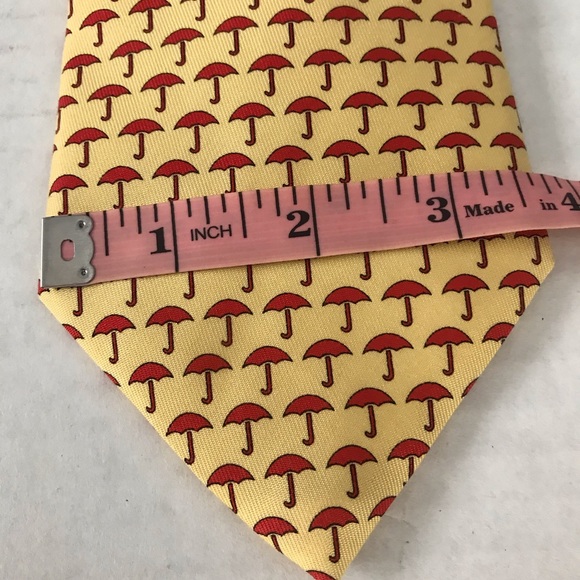 Umbrella Yellow Red Vineyard Vineyard Vines Tie - Picture 9 of 11